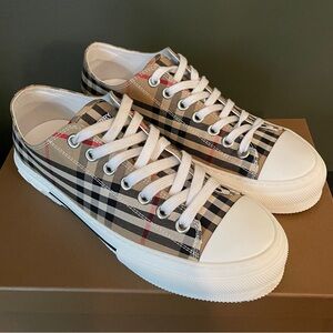Men’s Burberry low top Sneakers
